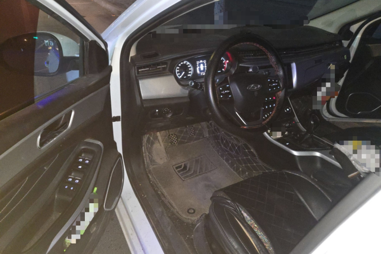 奇瑞 艾瑞泽5 2019款 1.5L 手动自在版 国V中控内饰20