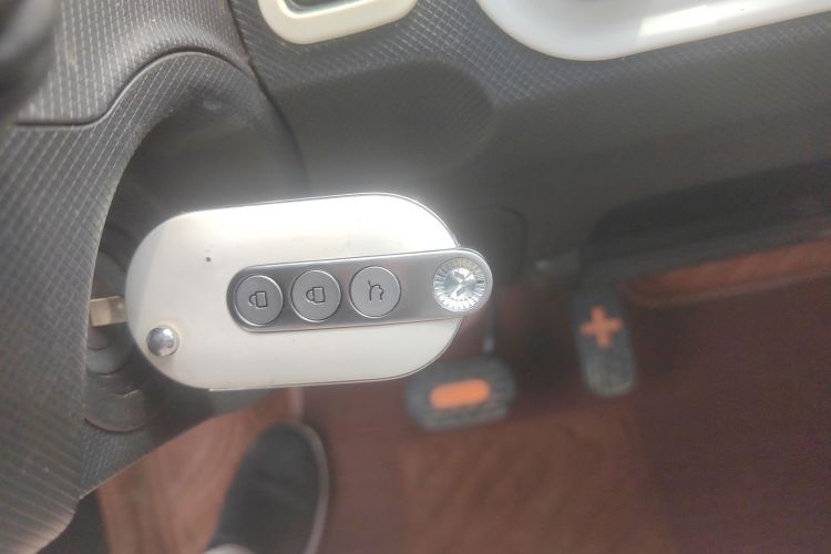 五菱汽车 宏光MINIEV 2022款 自在款 磷酸铁锂中控内饰7001