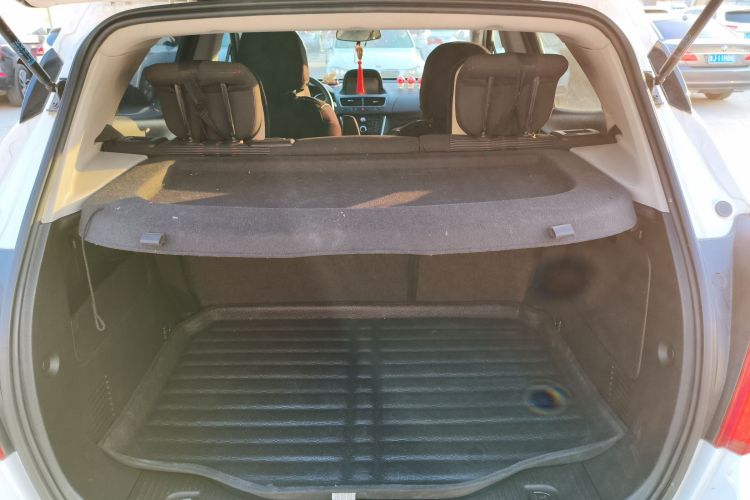 别克 昂科拉 2015款 1.4T 自动两驱都市精英型机舱底盘23