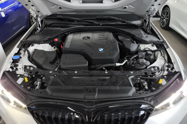 宝马3系 2025款 330Li M运动曜夜套装机舱底盘24