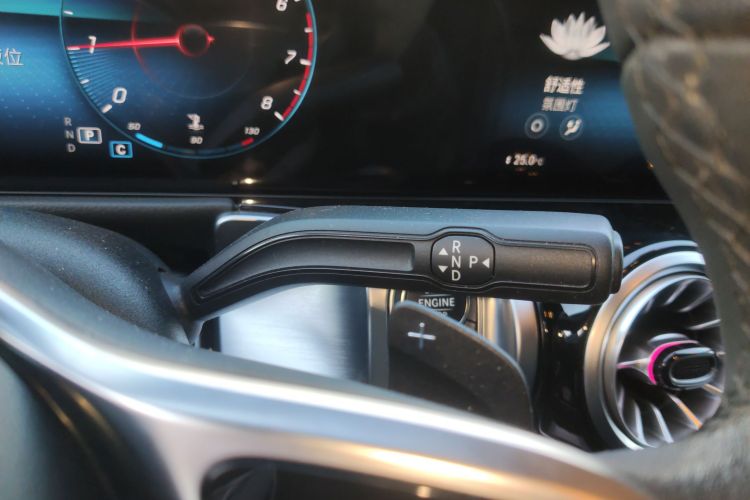 奔驰GLB 2022款 GLB 220 时尚型中控内饰18