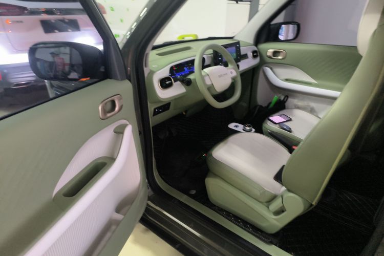 吉利银河 2025款 210km 熊猫骑士中控内饰7003