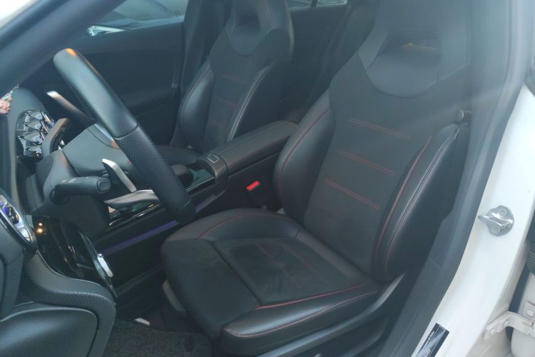 奔驰CLA 2021款 CLA 200中控内饰19