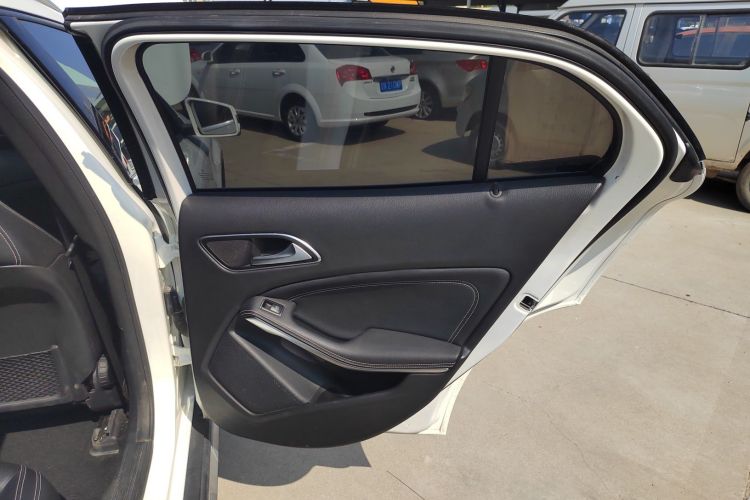 奔驰GLA 2018款 GLA 200 动感型中控内饰7006