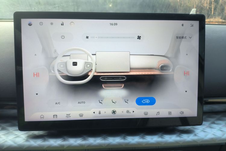 江淮钇为 钇为3 2024款 挚爱版 330km Air中控内饰16