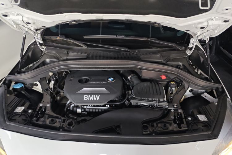 宝马2系旅行车 2016款 218i 时尚型机舱底盘24