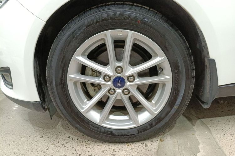 福特 福克斯 2018款 两厢经典 EcoBoost 180 自动精英型车身外观6007