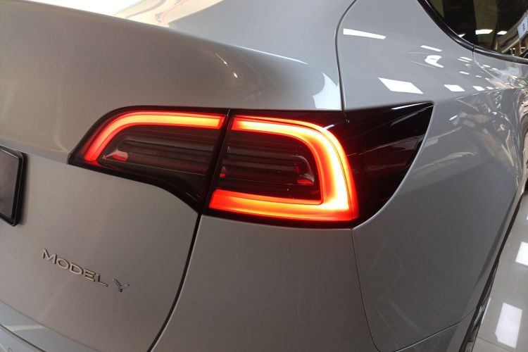 特斯拉 Model Y 2022款 改款 后轮驱动版车身外观6006