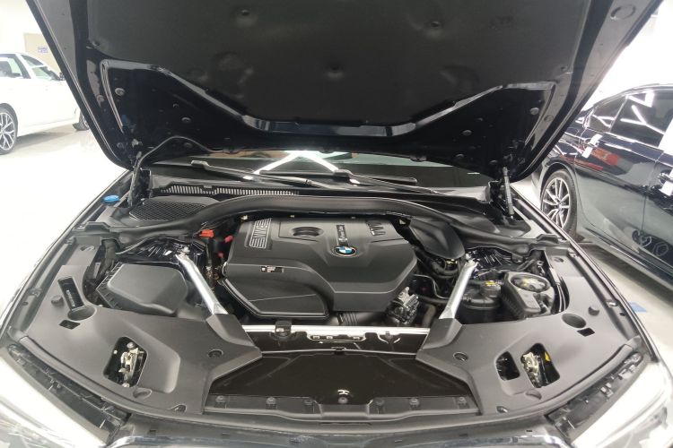 宝马5系 2020款 530Li 领先型 M运动套装机舱底盘24