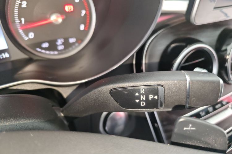 奔驰C级 2015款 改款 C 180 L 运动型中控内饰18