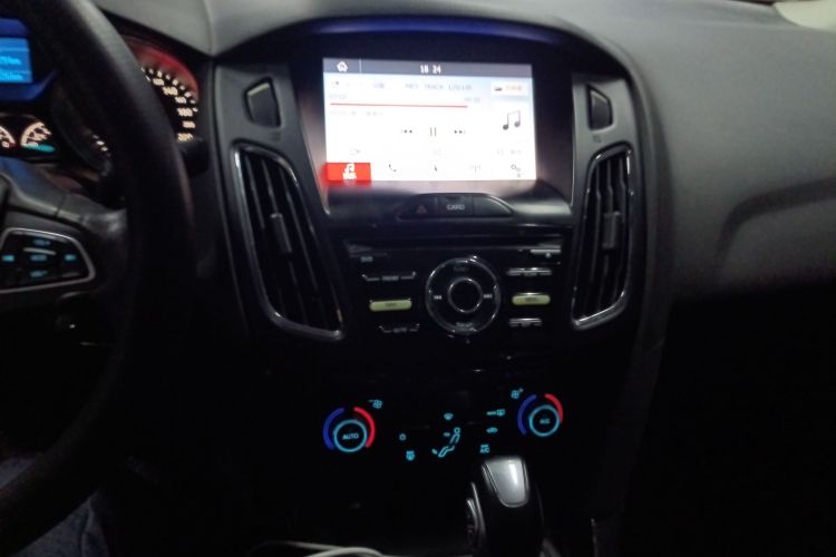 福特 福克斯 2017款 三厢 EcoBoost 125 自动超能风尚型智行版中控内饰7002