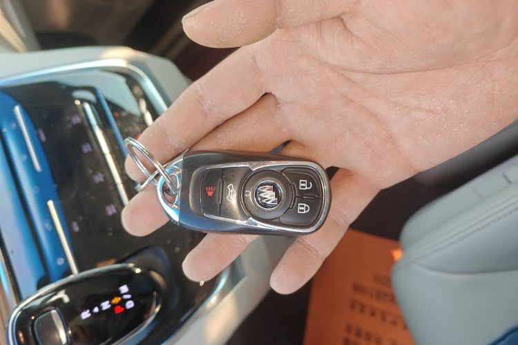 别克GL8 2023款 陆上公务舱 智享型中控内饰7001