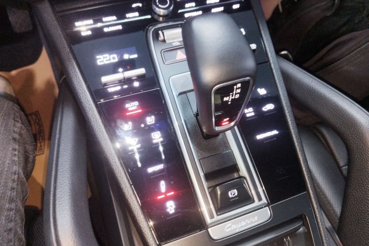 保时捷 2019款 Cayenne 3.0T中控内饰18