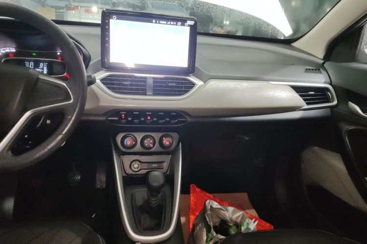 宝骏510 2019款 1.5L 手动劲享型77kW 国VI中控内饰16