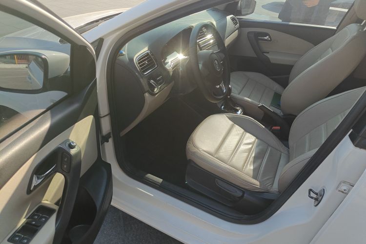 大众 Polo 2011款 1.4L 自动致酷版中控内饰7003