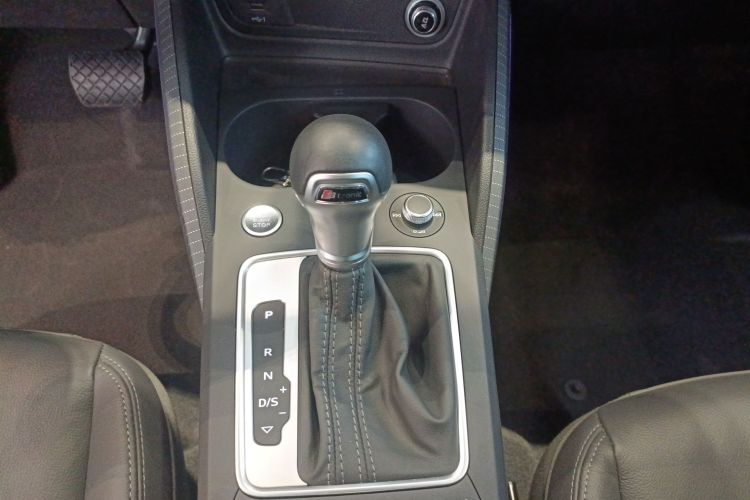 奥迪Q2L 2023款 35TFSI 时尚致雅型中控内饰18