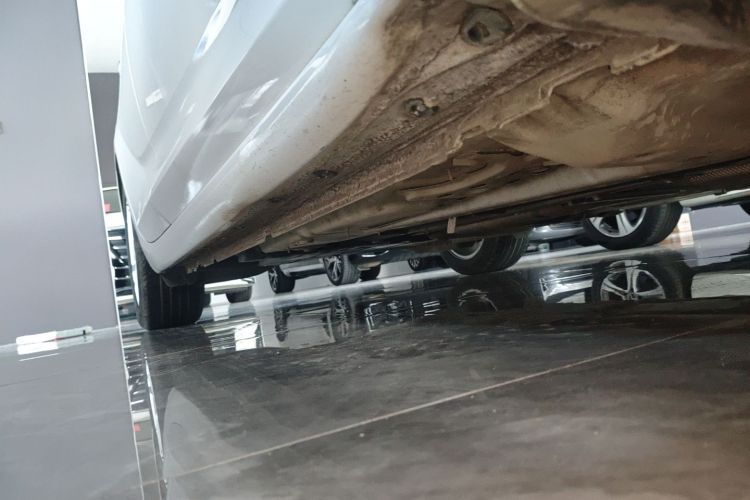 别克 君威 2020款 552T 豪华型机舱底盘29