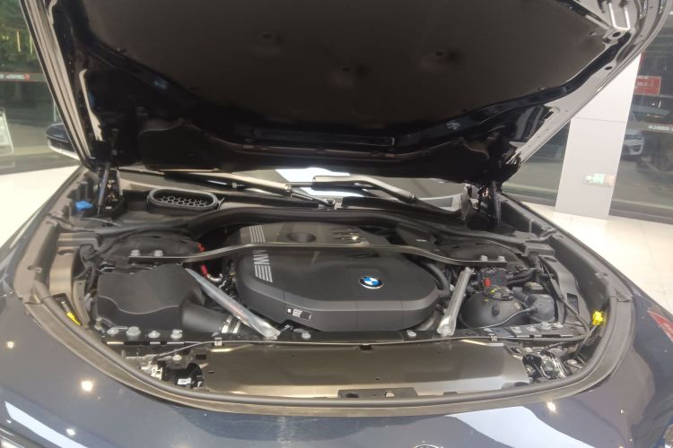 宝马7系 2023款 735Li 豪华套装机舱底盘24