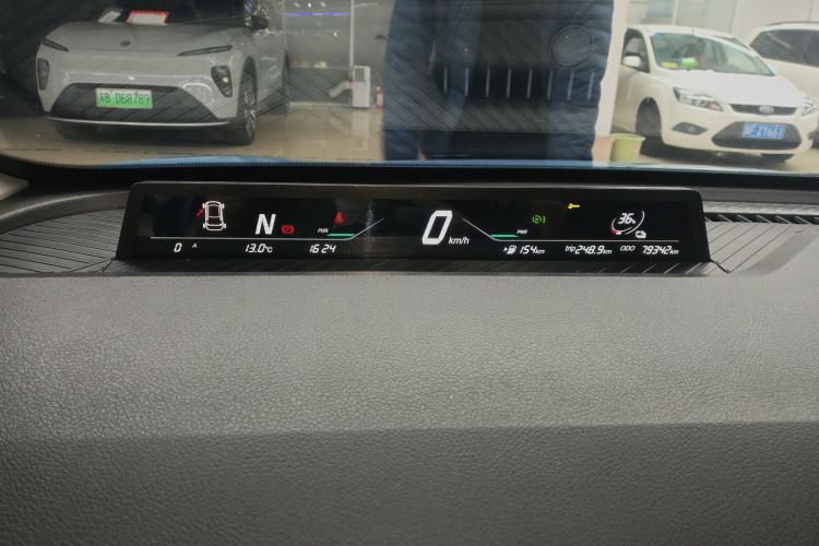 哪吒汽车 哪吒V 2021款 长续航娱乐版中控内饰14