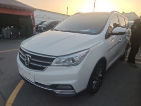 宝骏730 2019款 1.5L 手动时尚型 7座 国VI