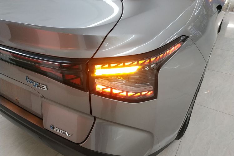 丰田bZ3 2023款 517km 精英PRO车身外观9