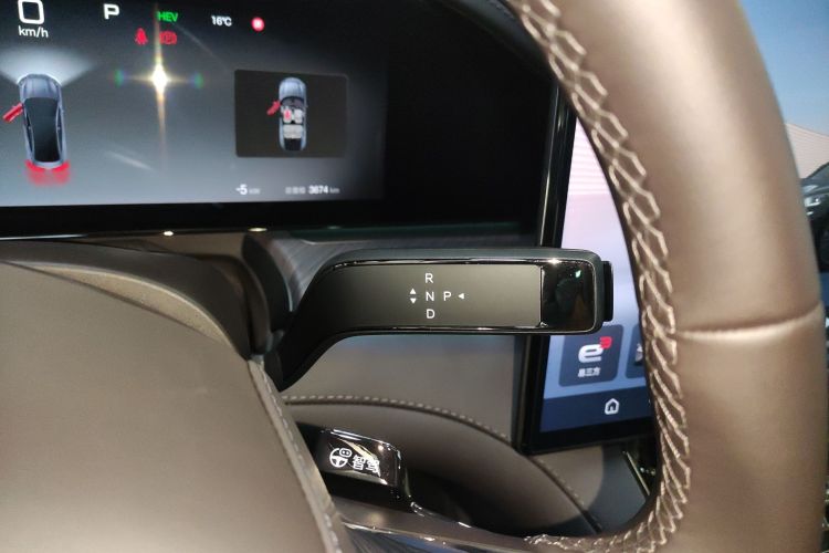 腾势Z9 2024款 1100km 四驱Max版中控内饰18