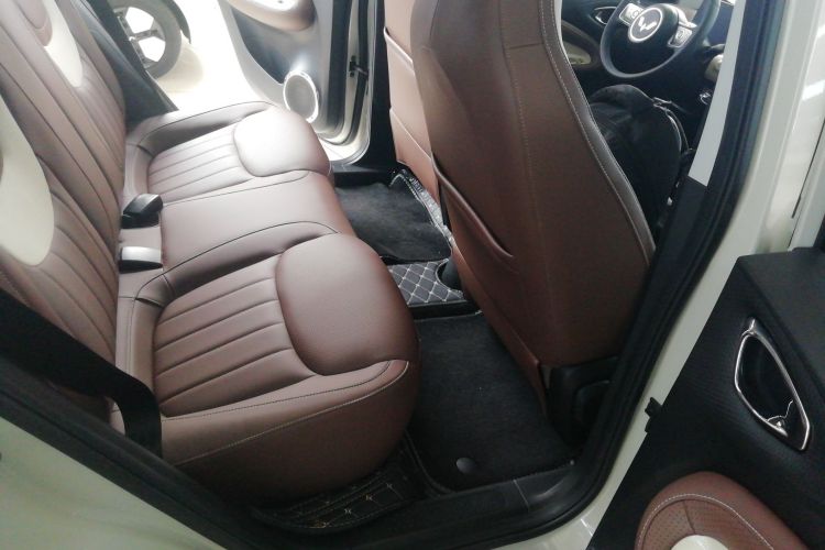 五菱汽车 五菱缤果 2023款 333km 灵犀互联+款中控内饰7004