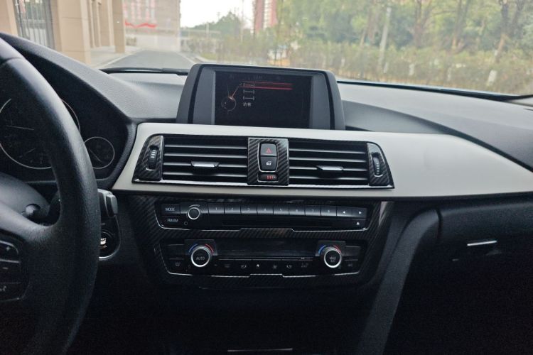 宝马3系 2015款 320Li 超悦版时尚型中控内饰16