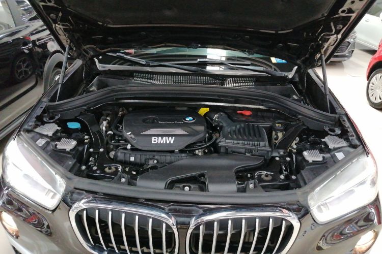 宝马X1 2019款 xDrive20Li 尊享型机舱底盘24