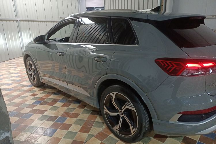 奥迪Q4 e-tron 2024款 40 e-tron 创境版车身外观4