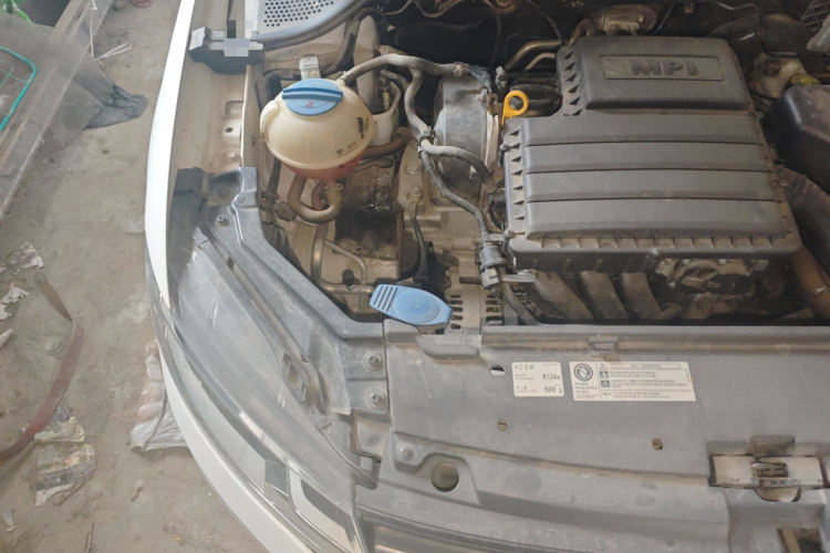 大众 桑塔纳 2016款 1.6L 手动风尚版局部细节9006