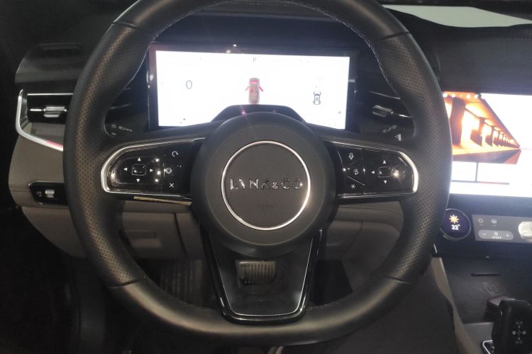 领克09 EM-P 2023款 2.0TD EM-P 远航版AM 六座中控内饰13