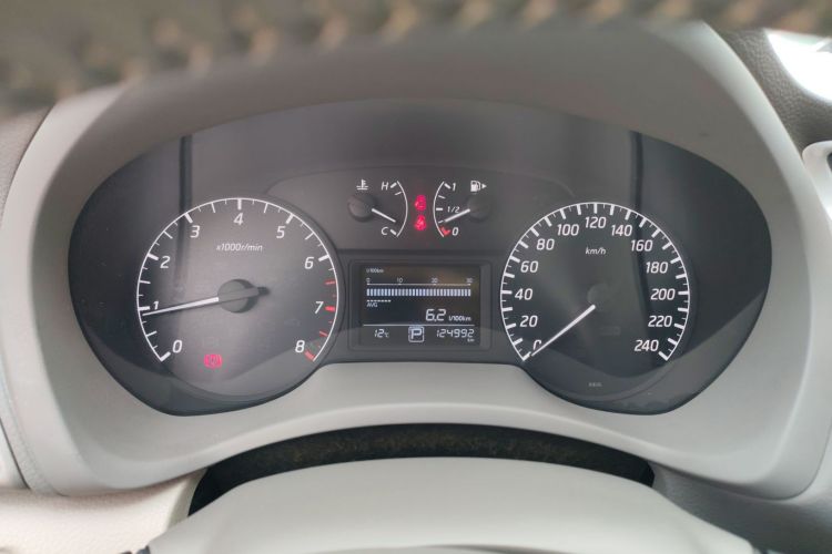 日产 轩逸 2012款 1.6XL CVT豪华版中控内饰14