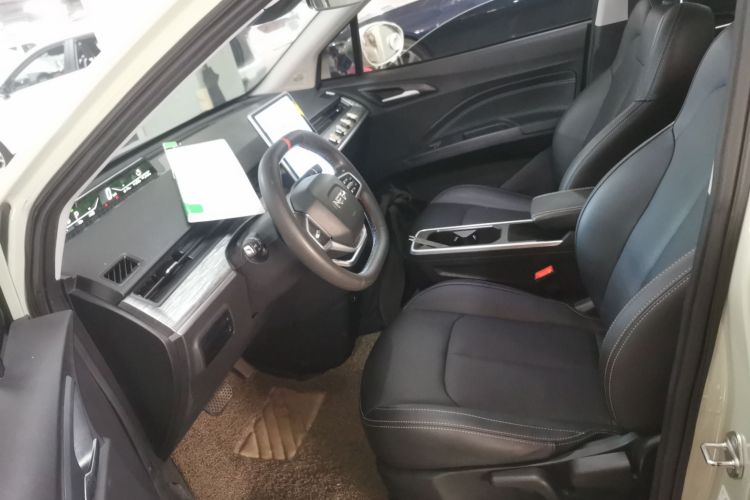 哪吒汽车 哪吒V 2022款 潮 400 Lite中控内饰19