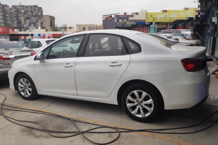 雪铁龙 C4世嘉 2016款 1.6L 自动舒适型车身外观4