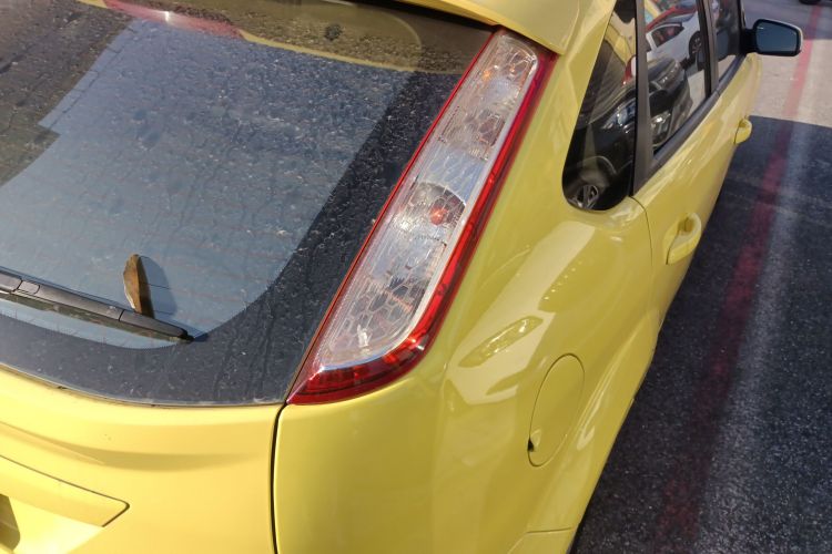 福特 福克斯 2013款 两厢经典 1.8L 手动时尚型车身外观6006