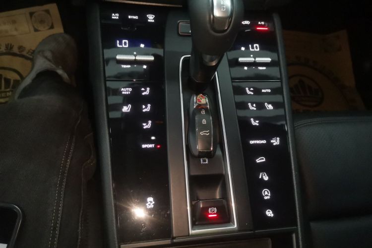 保时捷 2022款 Macan 2.0T中控内饰18