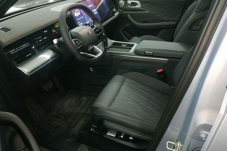 哪吒汽车 哪吒L 2024款 增程 310 闪充红衣版中控内饰19