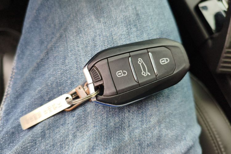 标致408 2024款 360THP 龘龘款 罗曼尼版中控内饰11