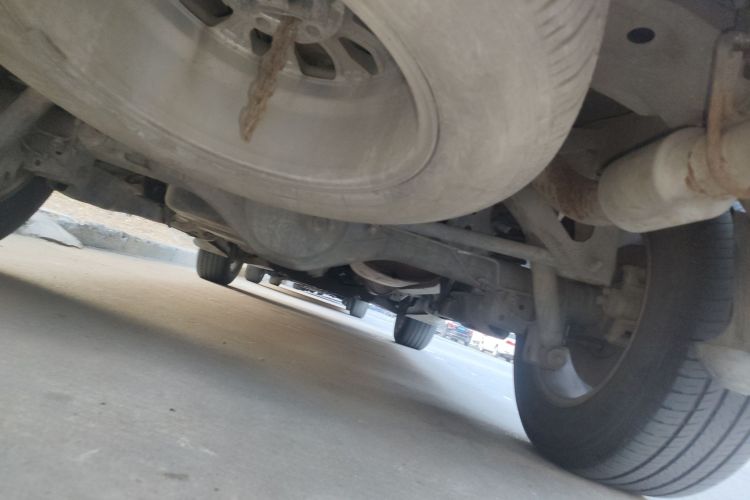 江铃 驭胜S350 2016款 2.0T 自动两驱汽油豪华天窗版7座局部细节9009