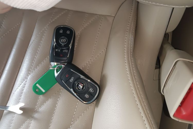 别克GL8 2023款 改款 陆上公务舱 豪华型中控内饰11