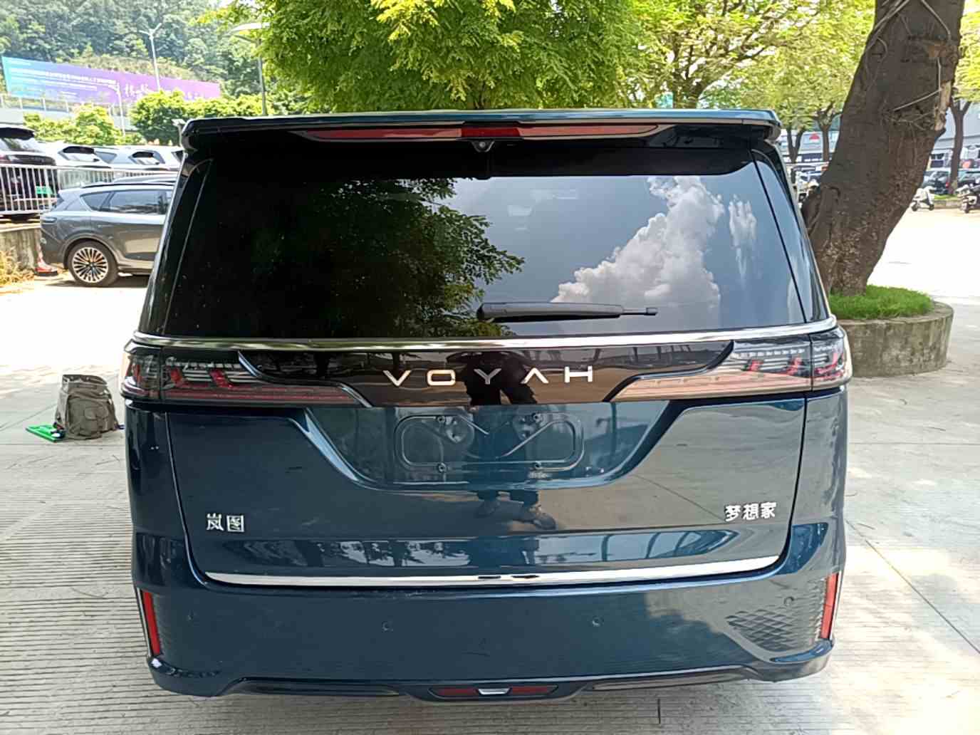 岚图汽车 岚图梦想家 2025款 PHEV 四驱旗舰乾崑版(4)