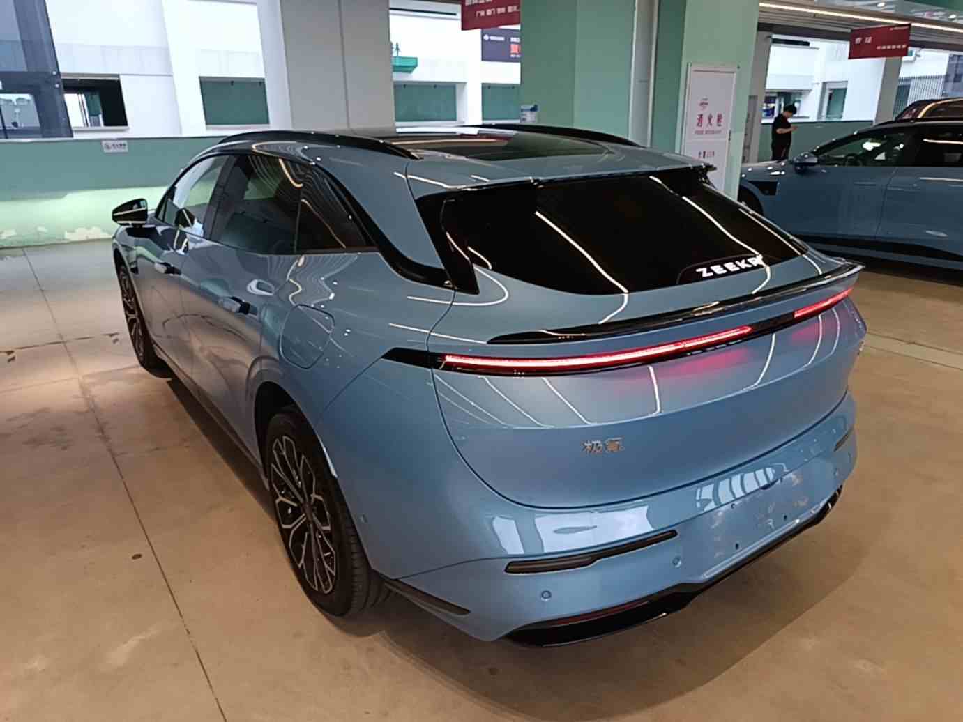 极氪007GT 2025款 四驱智驾版 75kWh(3)