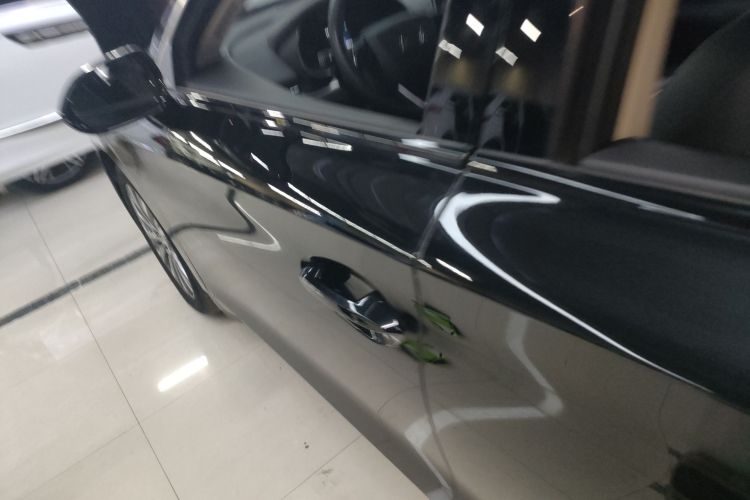 红旗E-QM5 2022款 431km 充电乐享版车身外观4