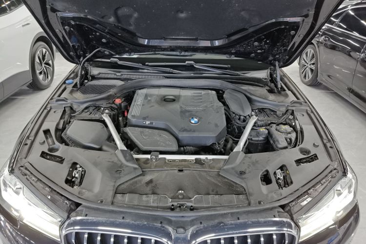 宝马5系 2021款 530Li xDrive 豪华套装机舱底盘24