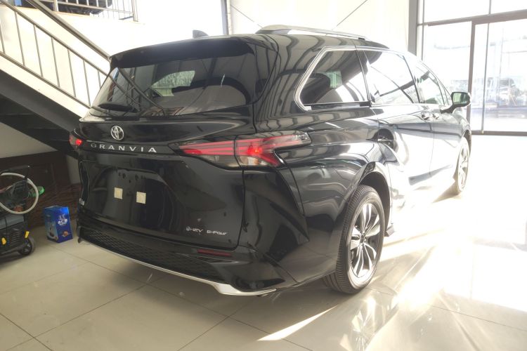 丰田 格瑞维亚 2026款 2.5L混动 尊贵PLUS四驱版车身外观7