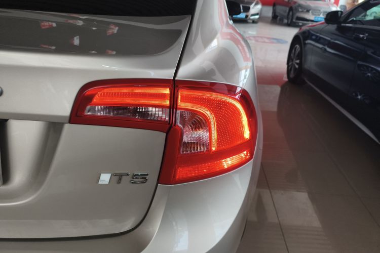 沃尔沃S60 2019款 S60L 改款 T5 智驭菁英版车身外观9