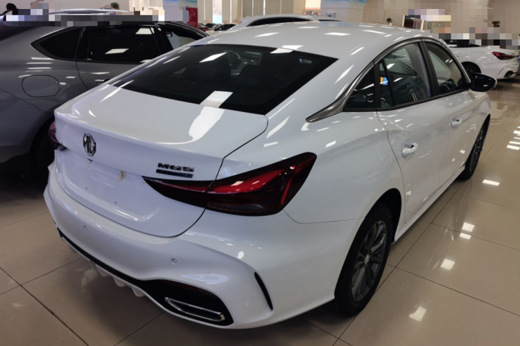 名爵 MG5 2025款 180DVVT 全球抢先版车身外观7