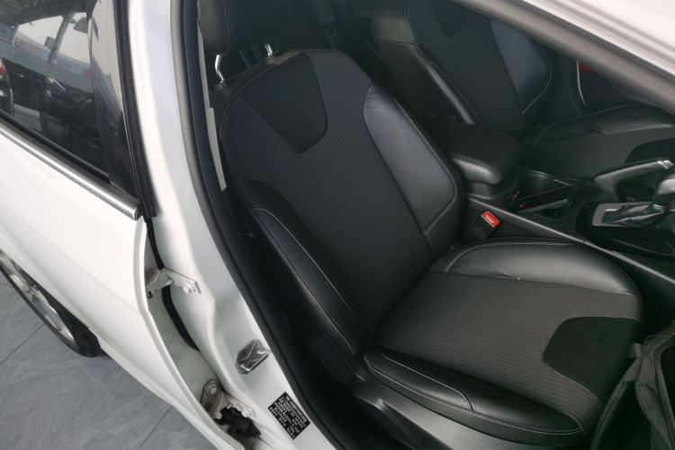 福特 福克斯 2012款 两厢 2.0L 自动豪华运动型局部细节41