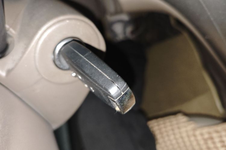 别克 英朗 2013款 GT 1.6L 自动时尚版中控内饰11